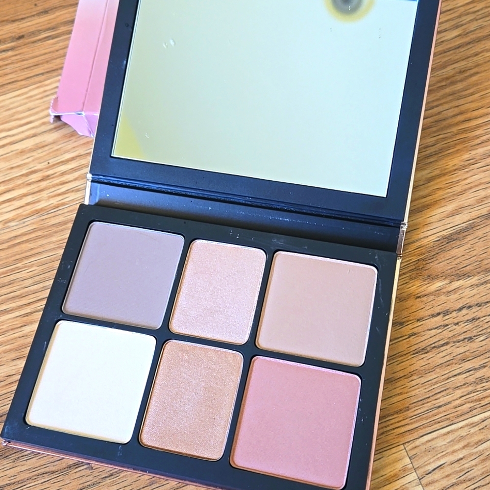 Cali Contour Palette- Light/Medium